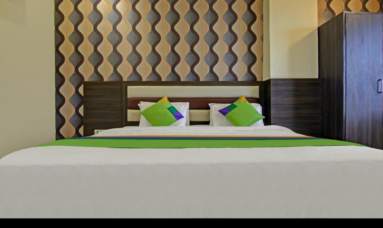 Treebo S G Grand Hotell Agra  Exteriör bild