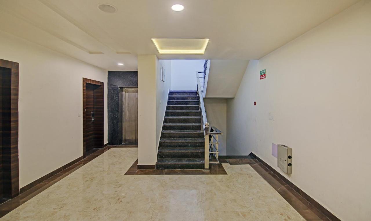 Treebo S G Grand Hotell Agra  Exteriör bild